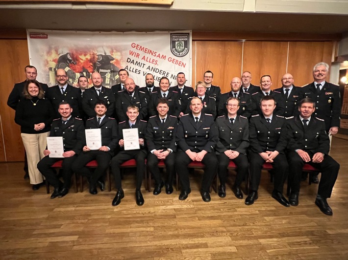 FFW Bergen: Jahreshauptversammlung der Ortsfeuerwehr Bergen am 24. Januar 2026: Besondere Ehrung von Brigitta Pralle und Andreas Krohn