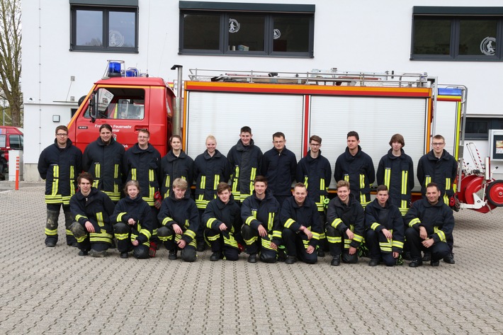 FW-Lohmar: Grundlehrgang der Feuerwehr Lohmar erfolgreich beendet