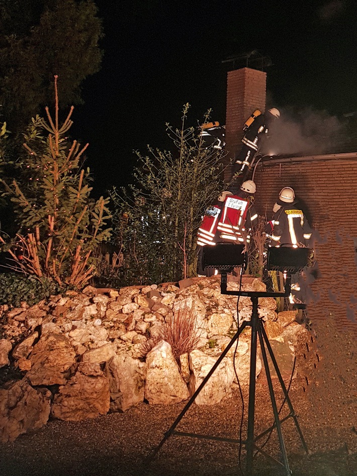 Feuerwehr Kalkar: Nachtrag zum Pressebericht Dachstuhlbrand in Kalkar Wissel