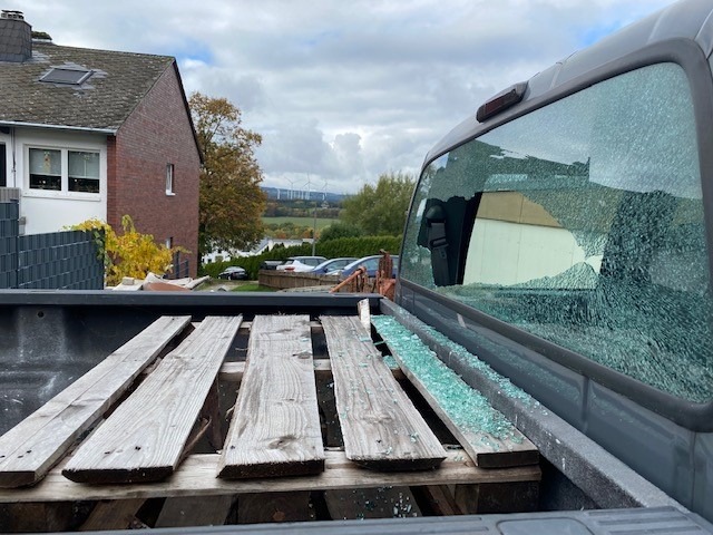 POL-PDTR: Vandalismus an Fahrzeug