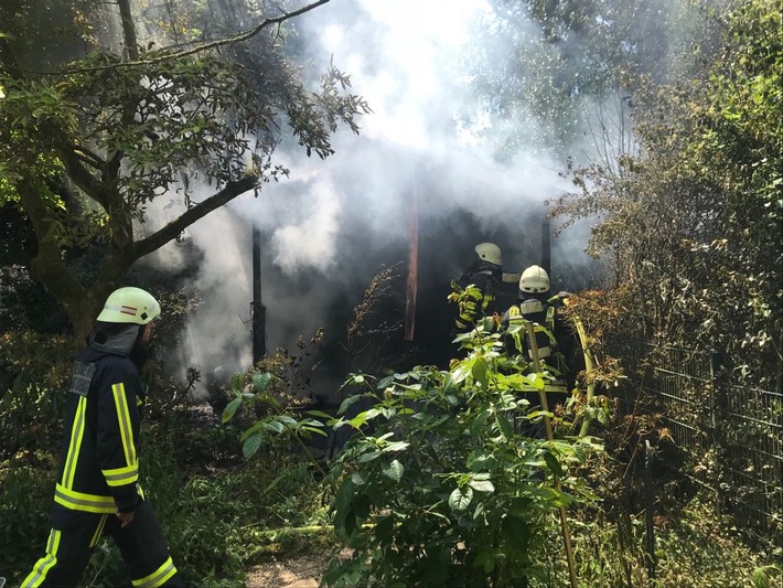 FW-BO: Laubenbrand Heckertstraße