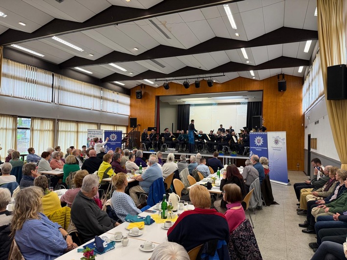 POL-WI: Mit Taktgefühl und Tatkraft: Polizei sensibilisiert Seniorinnen und Senioren