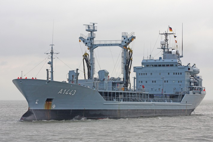 Betriebsstofftanker &quot;Rhön&quot; läuft zur &quot;Standing NATO Maritime Group 1&quot; aus