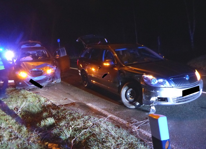 POL-MI: Zwei Autos kollidieren auf Kreuzung