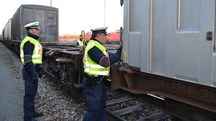 Bundespolizeidirektion München: Bremsstörung an einem Güterzug / Betriebsablauf der Bahn wird erheblich beeinträchtigt