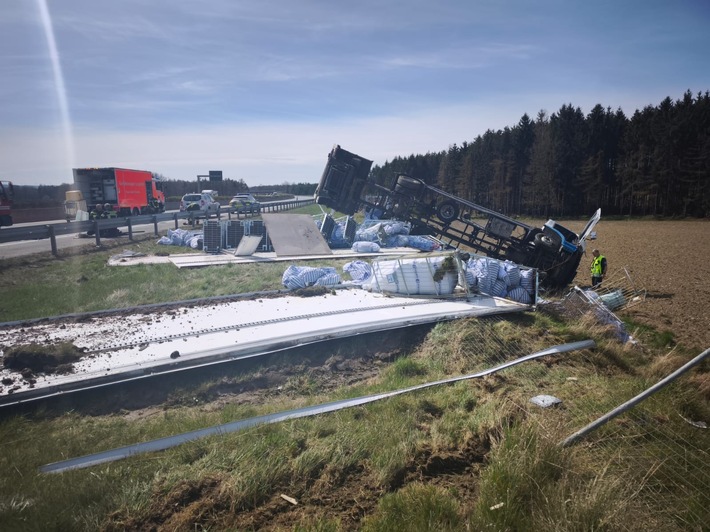 API-TH: Lkw-Unfall auf der BAB 9