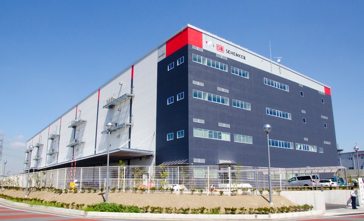 DB Schenker nimmt größtes Zentrum für Kontraktlogistik in Japan in Betrieb (BILD)