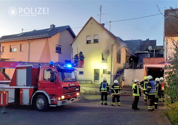 POL-PPWP: Brand eines unbewohnten Hauses