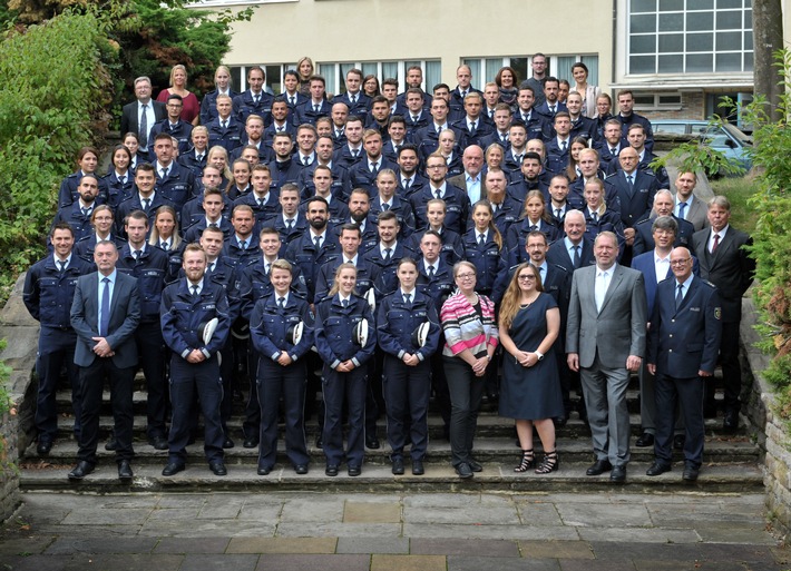 POL-E: Essen / Mülheim an der Ruhr:
Police headquarters in Essen welcomes 153 new colleagues