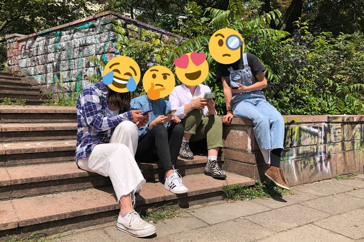 3satKulturdoku "Die Emojikalypse – Wie Bilder unsere Kultur verändern" zum 40. Geburtstag der Emojis