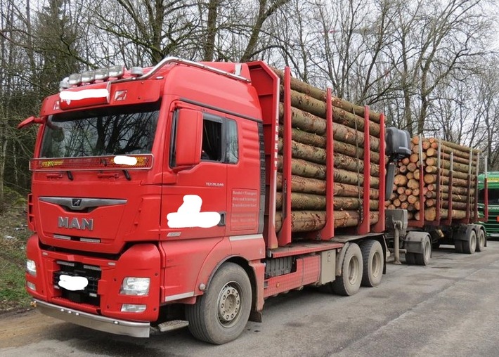 POL-PPTR: Schwerlastkontrollen B-51 - Holztransport mit fast 60 Tonnen gestoppt