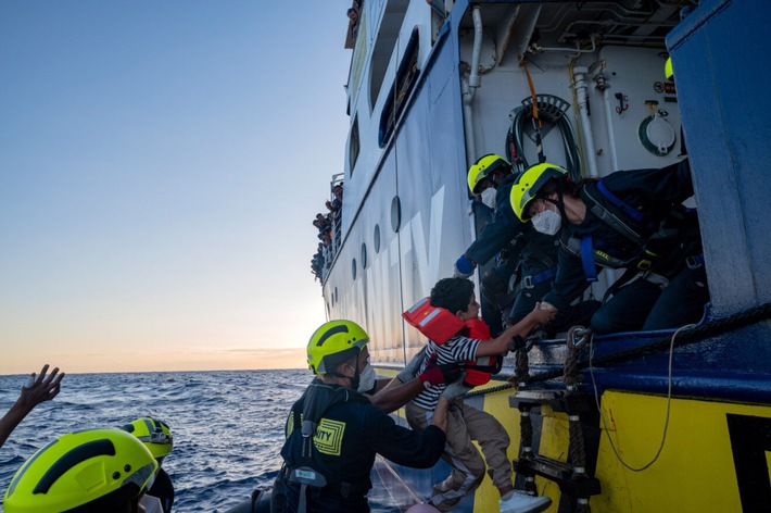 11 Kinder ertrinken jede Woche bei der Flucht übers Mittelmeer / SOS-Kinderdörfer und SOS Humanity retten gemeinsam Leben