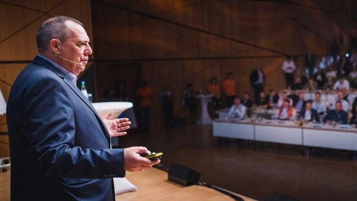 Immobilienunternehmer Oliver Fischer stellt FIX&FLIP-System vor: Systematischer Immobilienhandel als Grundlage strategischen Vermögensaufbaus