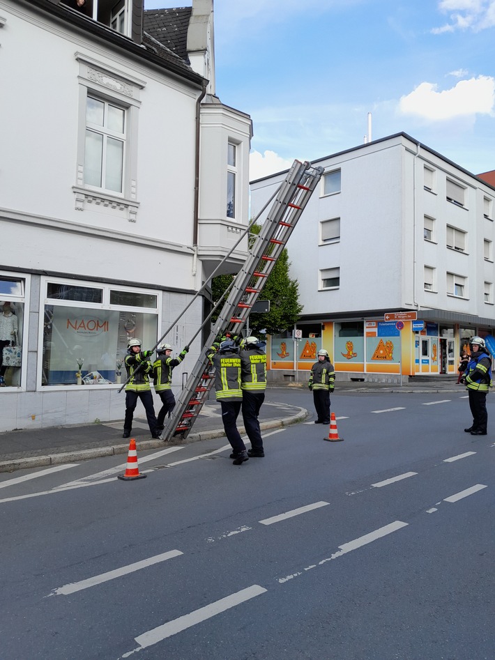 FW-EN: Menschenrettung über Leitern