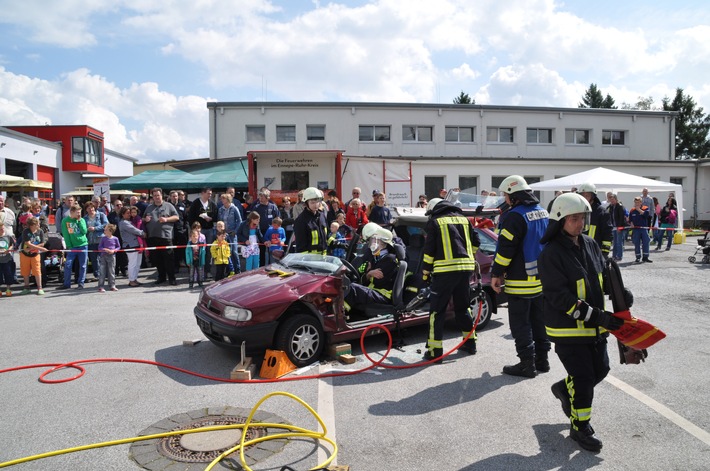 FW-EN: Tag der offenen Tür beim Löschzug Haßlinghausen - Samstag rockt Smithy in Fahrzeughalle- (mit der Bitte um Bekanntmachung in den örtlichen Medien)
