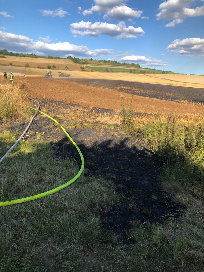 POL-NOM: Brand eines Stoppel- und angrenzenden Weizenfeldes