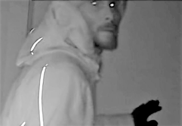 LPI-NDH: LPI-NDH: Öffentlichkeitsfahndung nach Einbruch in Sportlerheim - Wer erkennt diesen Mann?