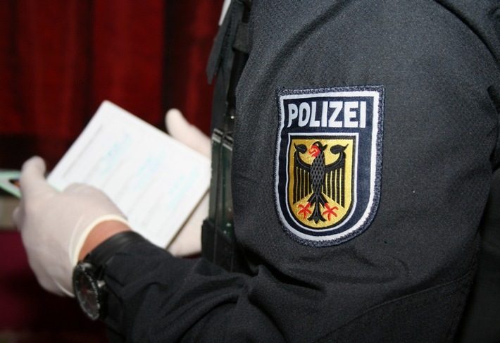 Bundespolizeidirektion München: Bundespolizei entlarvt gefälschte Papiere / Syrer und Italiener bei Grenzkontrollen vorläufig festgenommen