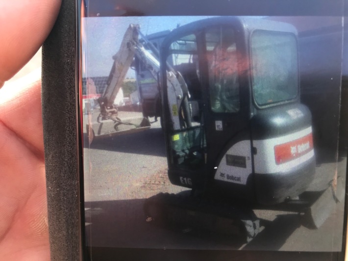 POL-PPWP: Kleinbagger, Hubwagen und Hydrauliköl gestohlen