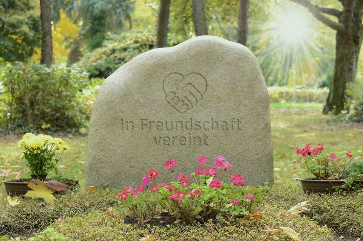 Partnervermittlung für Gemeinschaftsgräber: neues Angebot von Bestattungsunternehmen November / Gegen die Einsamkeit in der Ewigkeit