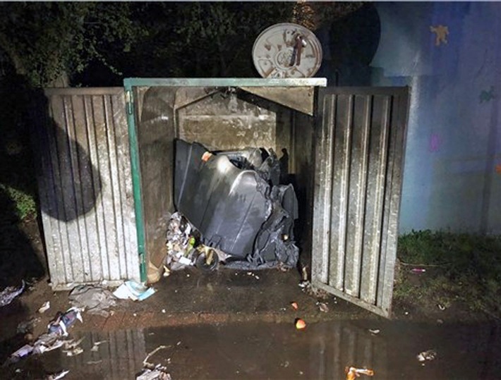 POL-ME: Müllcontainer abgebrannt - die Polizei ermittelt - Erkrath - 2203155