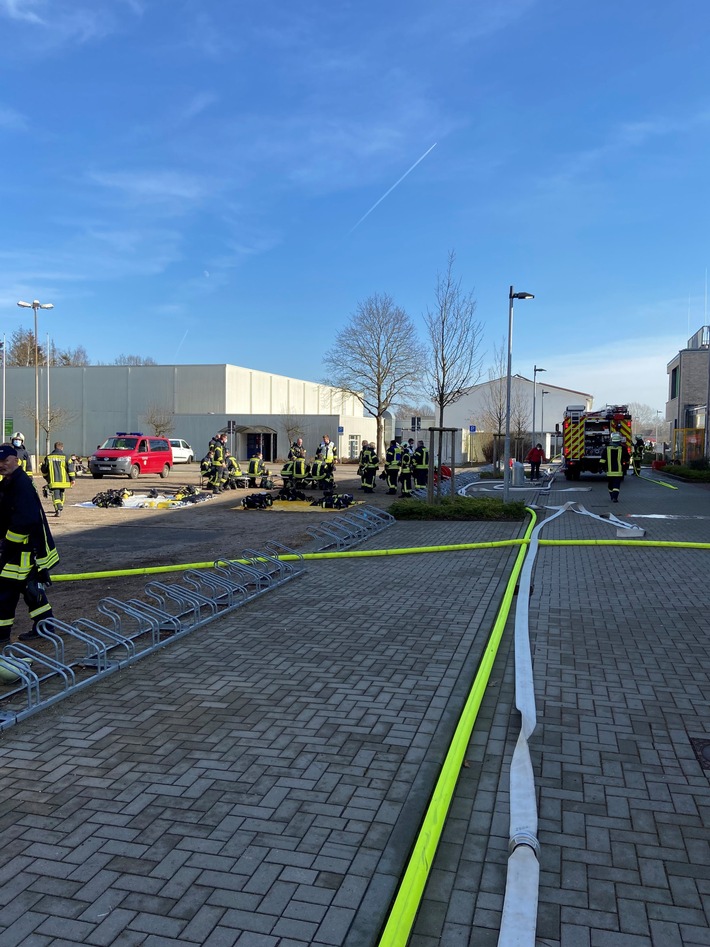 FW-PLÖ: Großfeuer "Gemeinschaftsschule Probstei", Schönberg - Abschlussmeldung -