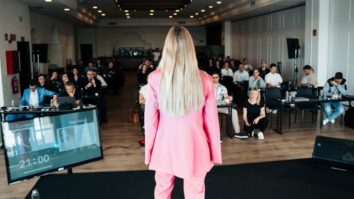 Julia Trost bei Champions-Mastermind: Mit Minikursen zu skalierbaren Umsätzen