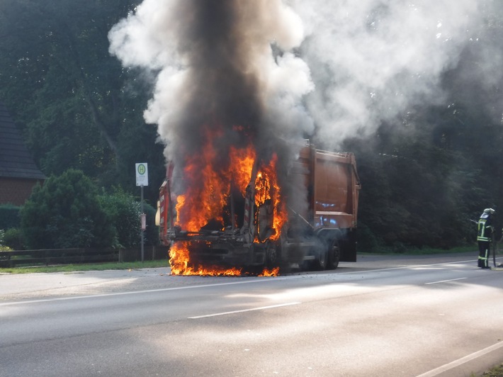 POL-ROW: Müllfahrzeug in Flammen+++Festnahme nach Pkw-Diebstahl+++Einbruch in Gasthaus+++Versuchter Aufbruch eines Zigarettenautomaten