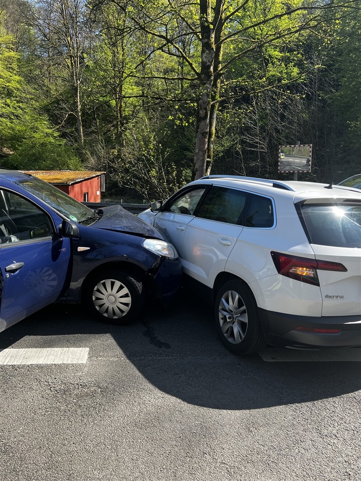 POL-GM: Ein Verletzter bei Unfall im Einmündungsbereich