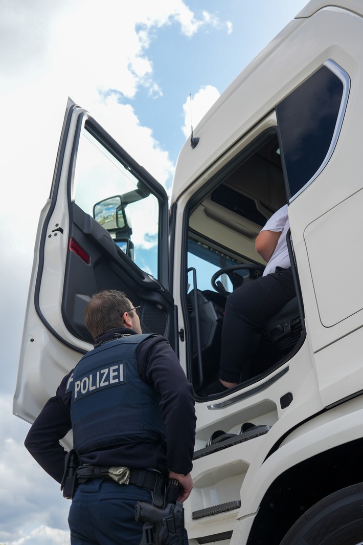 POL-DA: Kreis Groß-Gerau: Rund 180 Einsatzkräfte kontrollieren Verkehr/259 Ordnungswidrigkeiten, 17 Straftaten und 541 Geschwindigkeitsverstöße