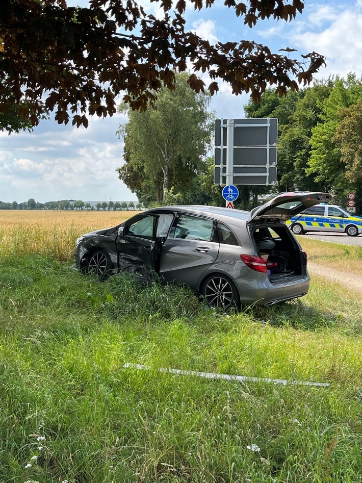 POL-MG: Rotlicht missachtet - Verkehrsunfall mit einer Schwerverletzten