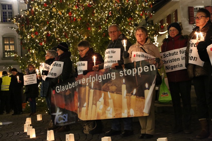 Überkonfessionelle Mahnwache für Glaubensverfolgte an 26 Orten in der Schweiz und in Frankreich