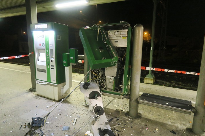 POL-ME: Ticketautomat gesprengt: Polizei ermittelt - Langenfeld - 2311081