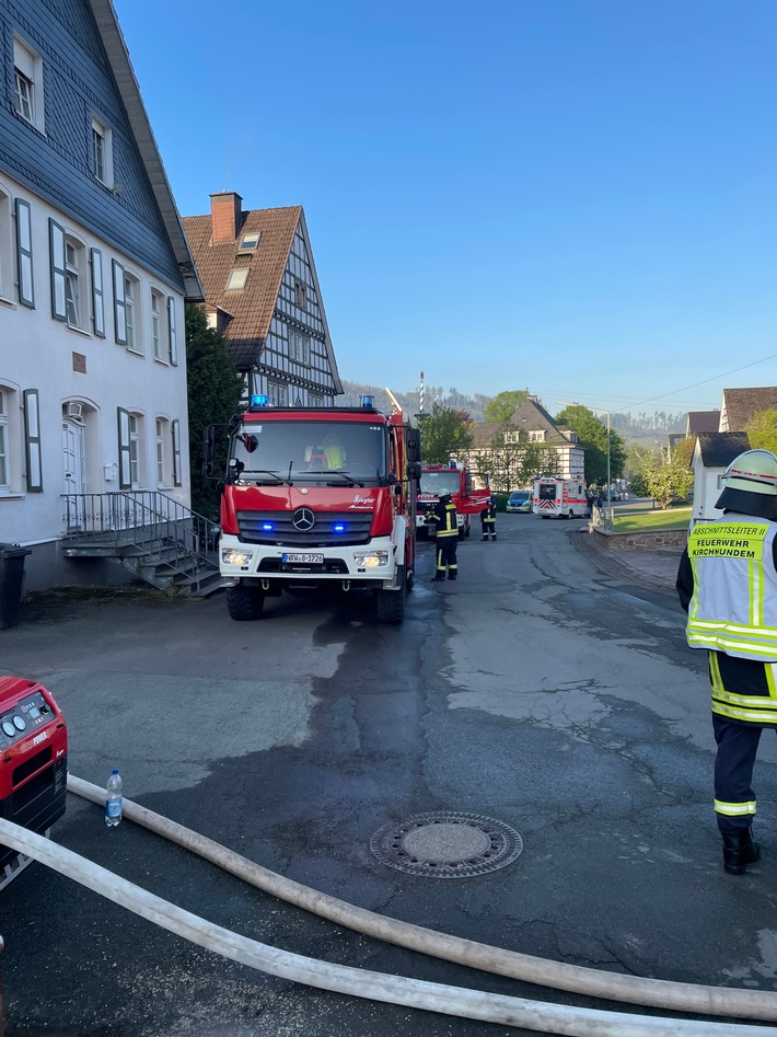 FW-OE: Dachstuhlbrand in Oberhundem