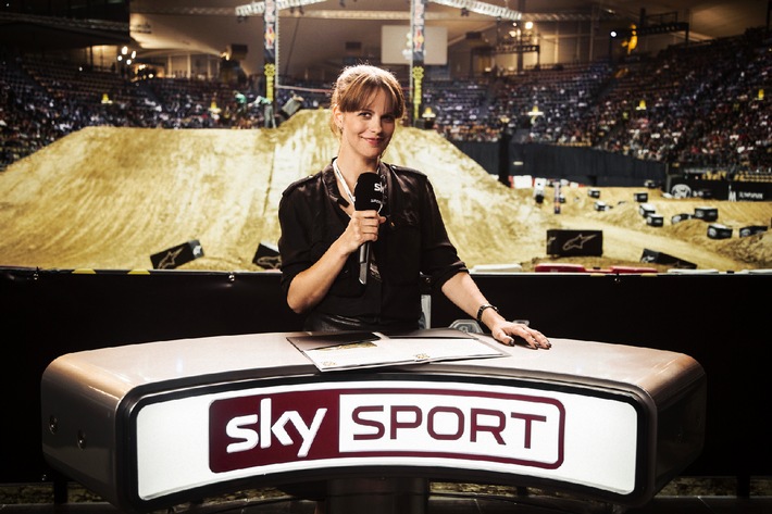 Eine Sky Sport Moderatorin und ein Frettchen in den Hauptrollen: Schweighöfer-Film &quot;Vaterfreuden&quot; exklusiv bei Sky