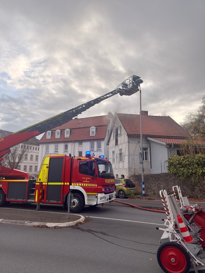 FW-DT: Zimmerbrand in der Siegfriedstraße