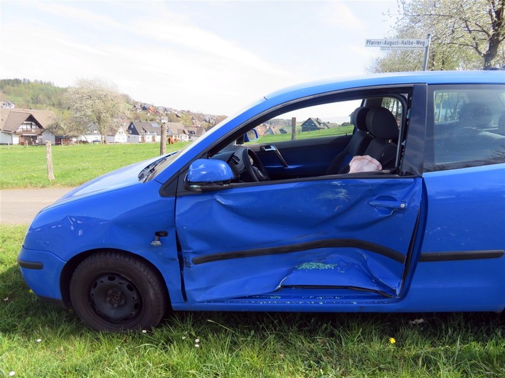 POL-OE: Vorfahrt nicht gewährt - 19-Jährige bei Unfall leicht verletzt