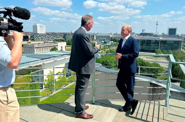 "Werden Sie kandidieren?": Regierungsmitglieder über ihre Ambitionen auf das Kanzleramt / ARD Doku "Ernstfall - Regieren am Limit" am Mo., 11.9., 20:15 Uhr im Ersten und online first ab 10.9.