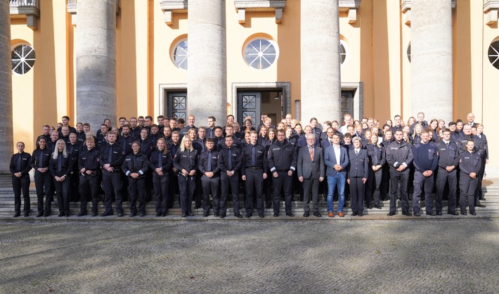 POL-OLD: +++ 176 Polizeibeamtinnen und Polizeibeamte im Alten Landtag begrüßt +++ Polizeipräsident Johann Kühme heißt diese persönlich herzlich Willkommen +++