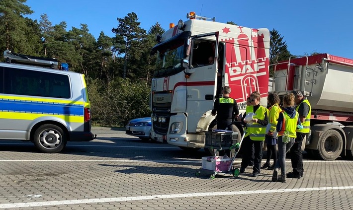 POL-LG: Polizei kontrolliert Abfall- und Gefahrguttransporte auf der BAB 1