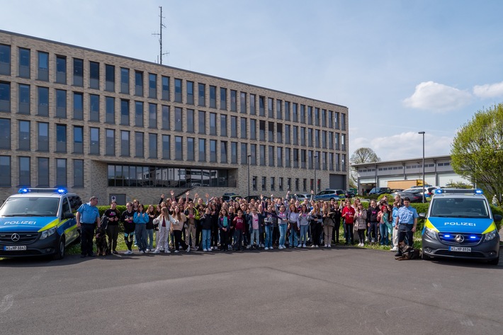 POL-GI: Mädchentag beim Polizeipräsidium Mittelhessen Einblicke für viele kleine Miss Marples am Girls&#039;Day 2023