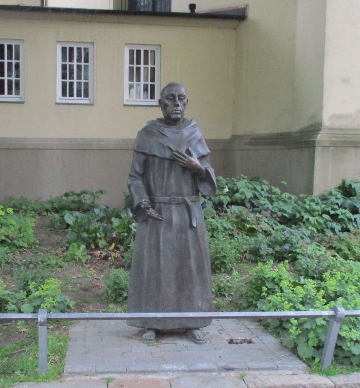 POL-HA: Martin Luther ohne Tafel - Diebstahl vor der Johanniskirche