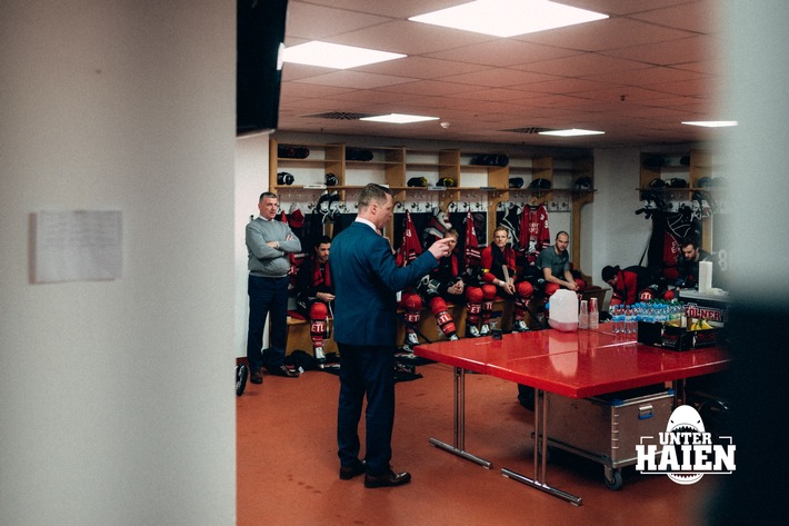 &quot;Full access&quot; auch in der Kabine - Kölner Haie veröffentlichen Eishockey-Dokumentation &quot;Unter Haien&quot;