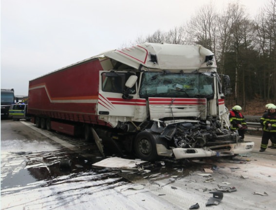 POL-CUX: Polizeiinspektion Cuxhaven stellt Verkehrsunfallbilanz 2018 vor - Unfallgeschehen auf A 27 insbesondere im Baustellenbereich deutlich gestiegen - Polizei betreibt Projekt "Ablenkung im Führerhaus"