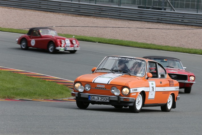 SKODA startet mit zwei legendären Hecktrieblern bei der Youngtimer Classic (FOTO)