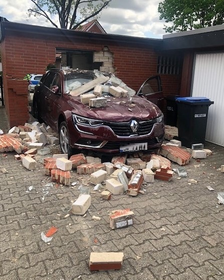 POL-LG: ++ Radbruch - Vandalismus am Jugendclub - Hinweise ++ Adendorf - Missglückter Einparkversuch in Garage ++ Woltersdorf - ins Schleudern gekommen - mit Baum kollidiert ++