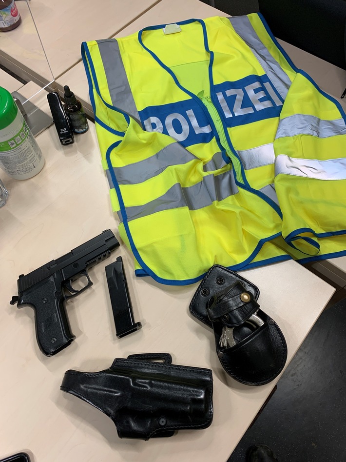 POL-MG: "Self-Made-Polizist" kontrolliert Autofahrer