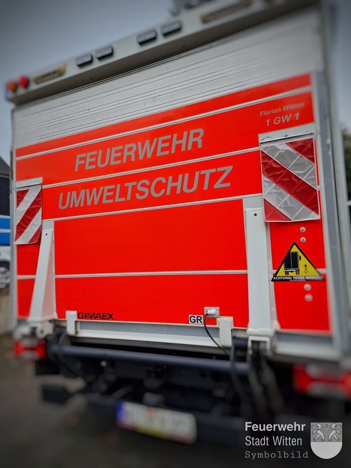 FW Witten: Feuerwehreinsatz in Witten: Weißes Pulver an der Polizeiwache abgegeben worden.