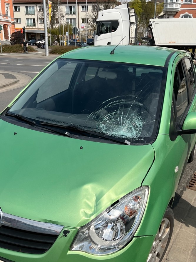 LPI-NDH: Verkehrsunfall zwischen Elektroroller und Pkw