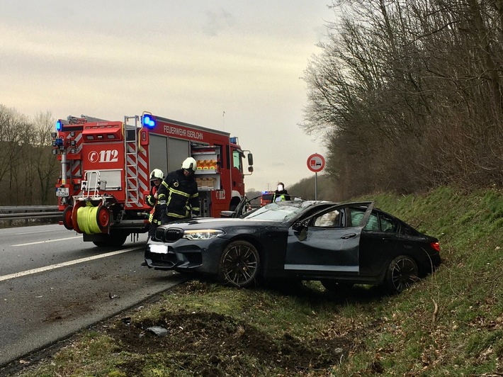 FW-MK: Verkehrsunfall auf der Autobahn - zwei Personen leicht verletzt